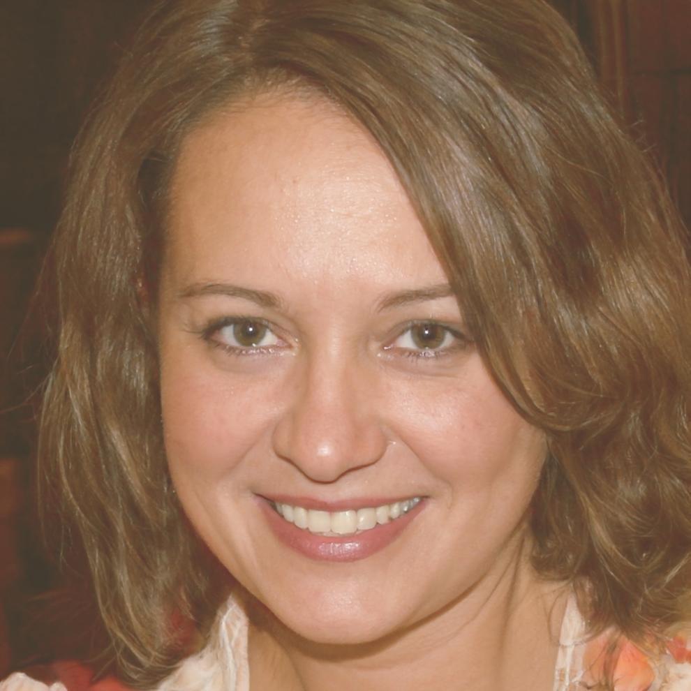 Portrait de Léonie Mertens, formatrice en analyse financière